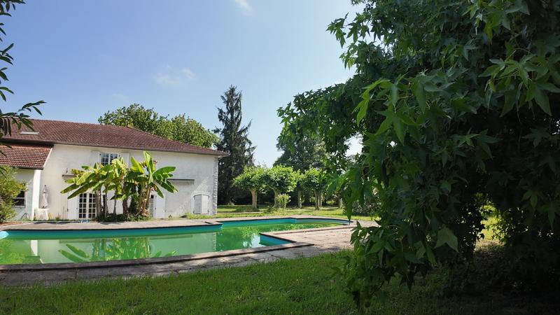 Maison - 270 m² - 11 pièces