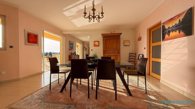 Maison contemporaine - 280 m² - 8 pièces