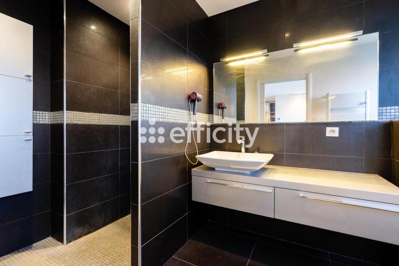 Villa - 344 m² - 7 pièces