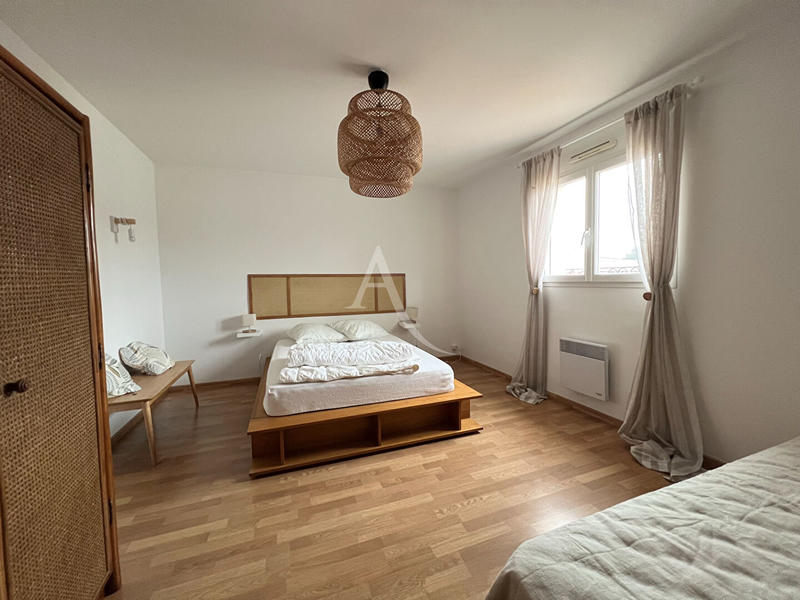 Maison - 225 m² - 8 pièces