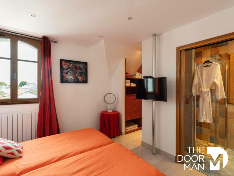 Maison - 310 m² - 12 pièces