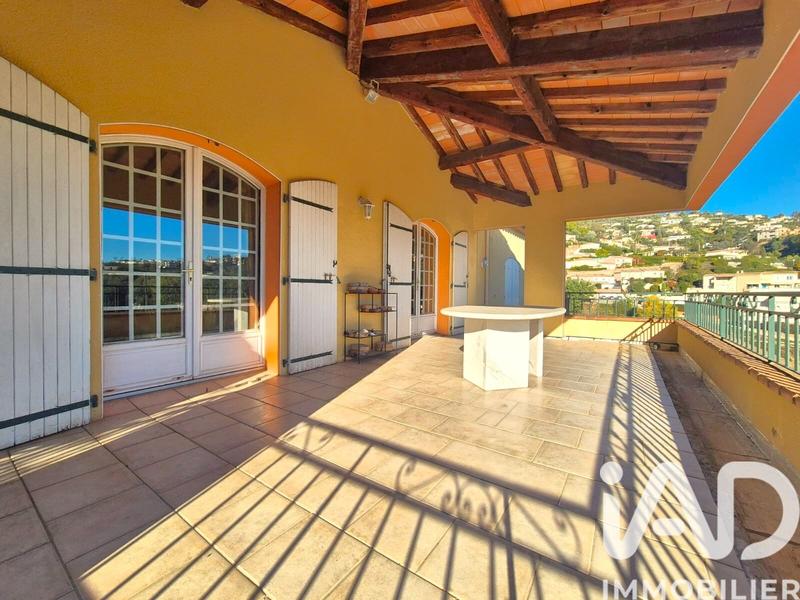 Maison - 332 m² - 10 pièces