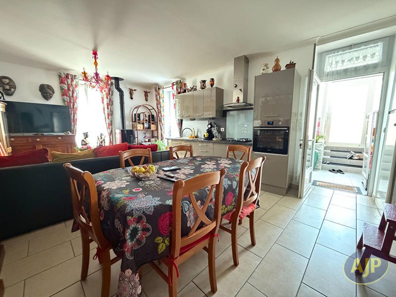 Maison - 85 m² - 6 pièces