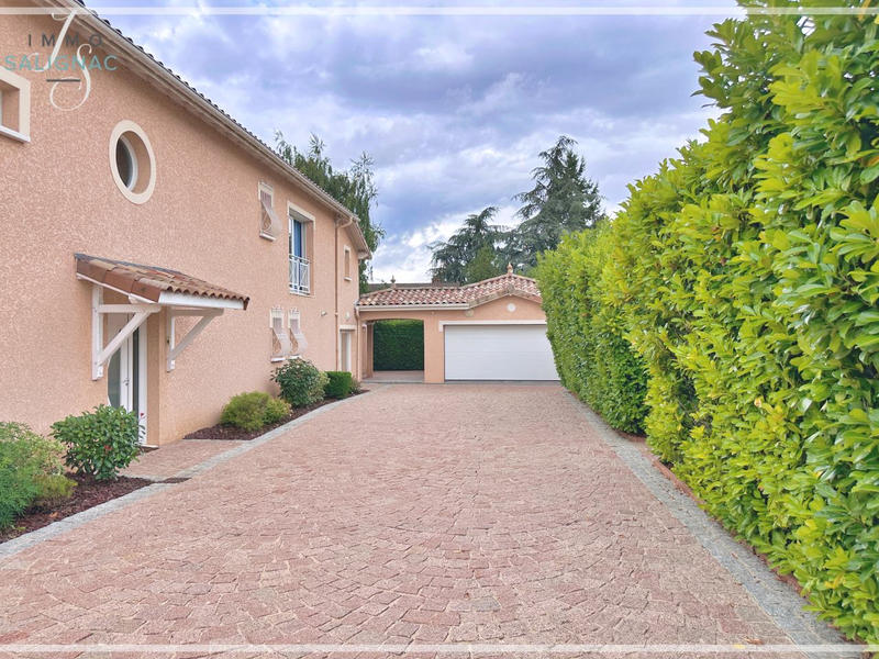 Maison - 280 m² - 8 pièces