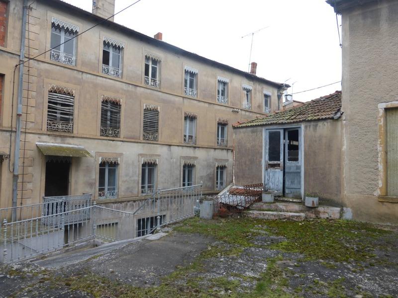 Propriété - 1 200 m² - 40 pièces