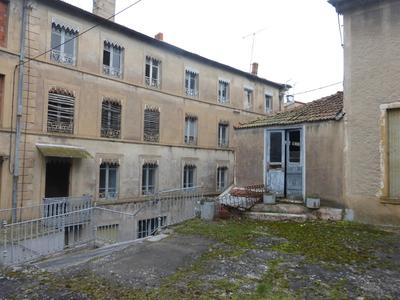 Propriété - 1 200 m² - 40 pièces