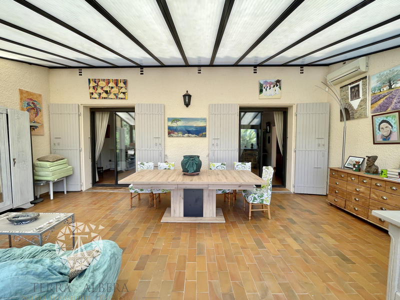 Villa - 285 m² - 10 pièces