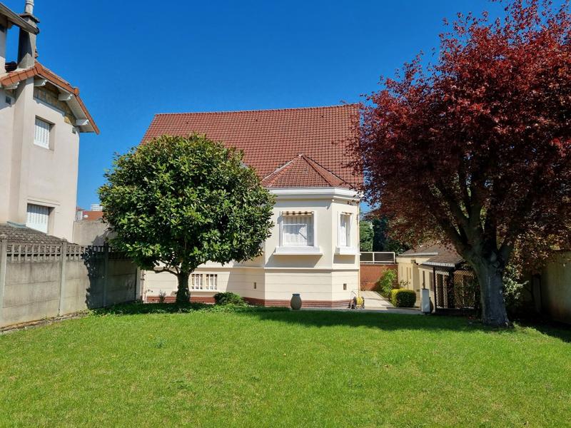 Maison - 331 m² - 7 pièces