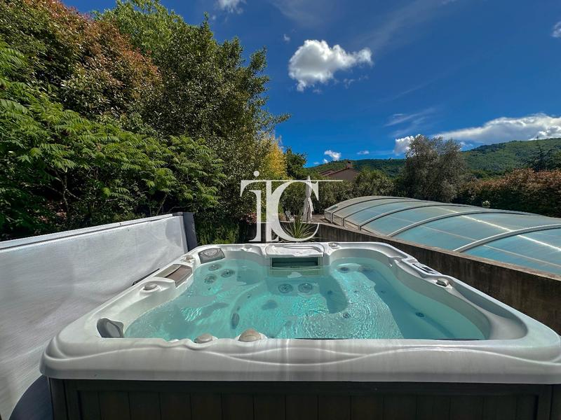 Maison - 183 m² - 6 pièces