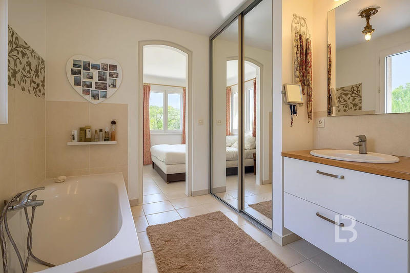 Maison - 312 m² - 7 pièces