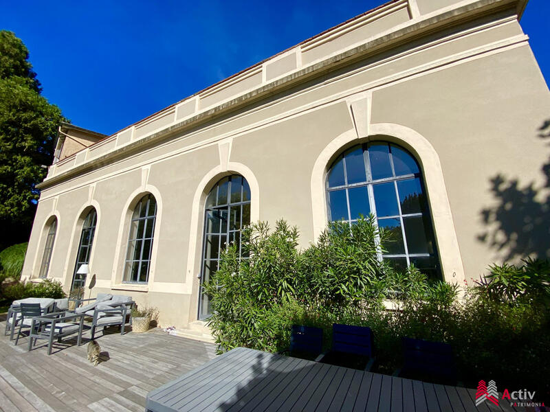 Maison - 450 m² - 10 pièces