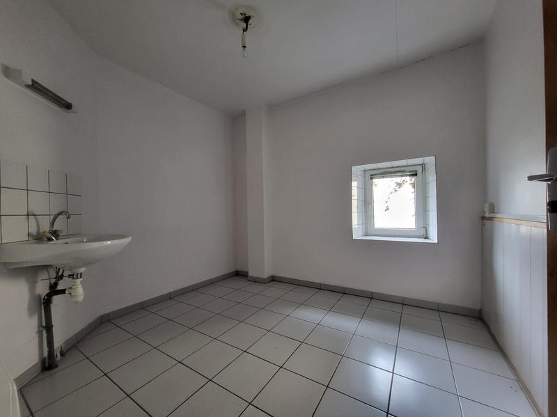 Local commercial - 142 m² - 6 pièces