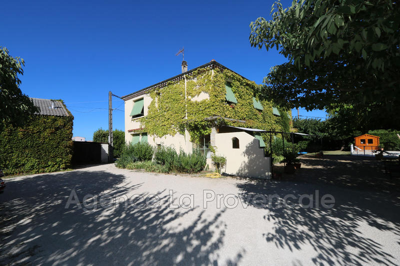 Maison - 255 m² - 12 pièces