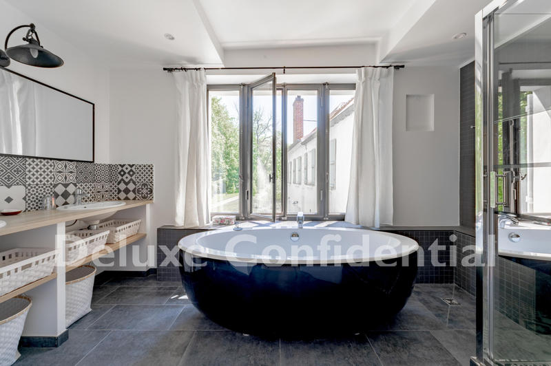 Maison - 900 m² - 20 pièces