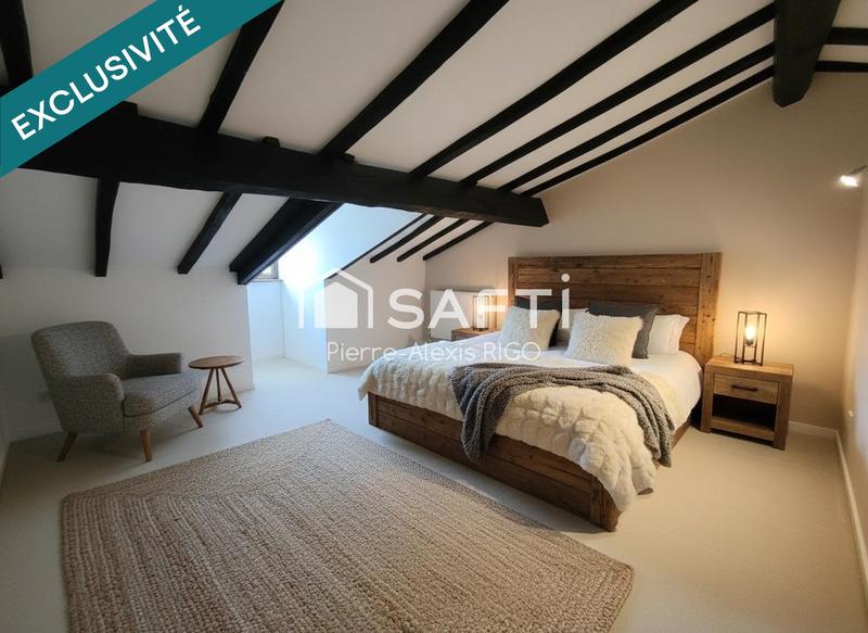 Maison - 313 m² - 11 pièces