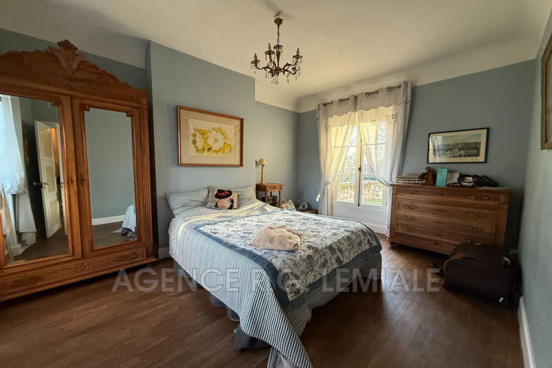 Maison - 326 m² - 12 pièces