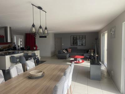 Maison - 198 m² - 6 pièces