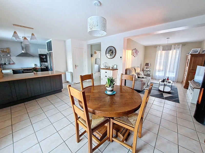 Maison - 95 m² - 5 pièces