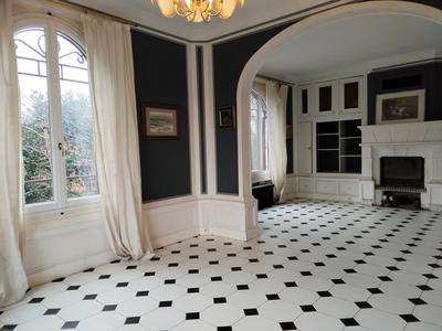 Maison - 291 m² - 12 pièces