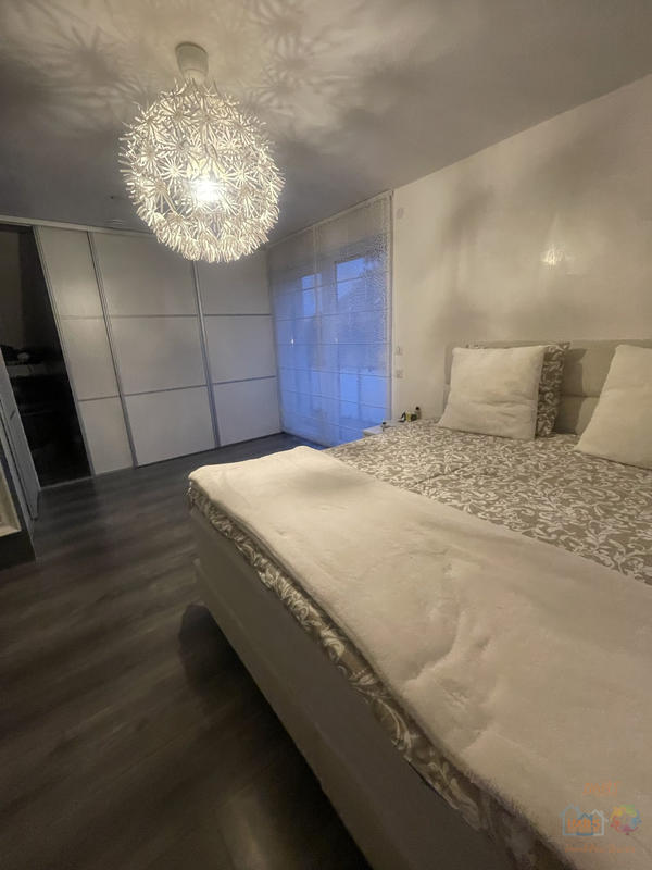 Maison - 180 m² - 5 pièces