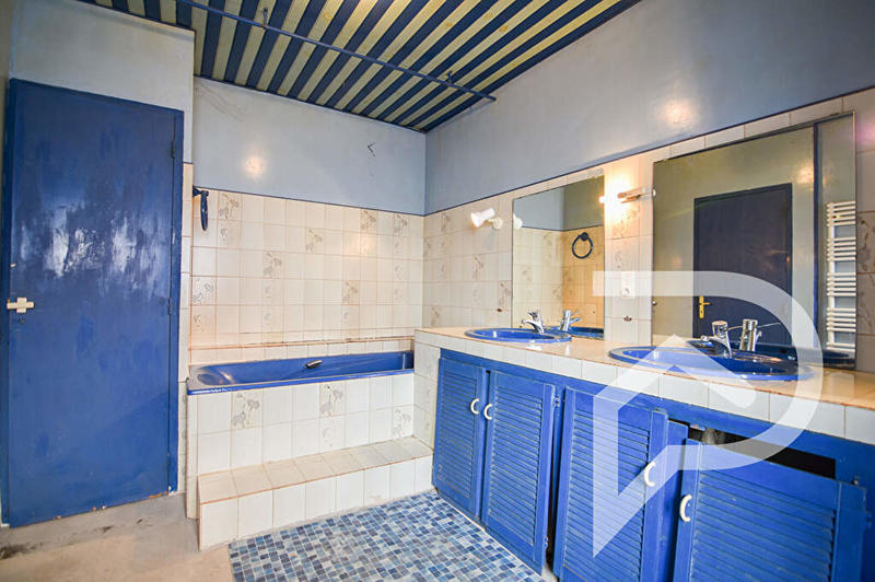 Maison - 240 m² - 6 pièces