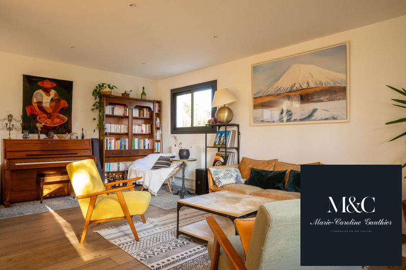 Maison traditionnelle - 223 m² - 7 pièces