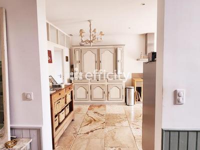 Maison - 215 m² - 10 pièces