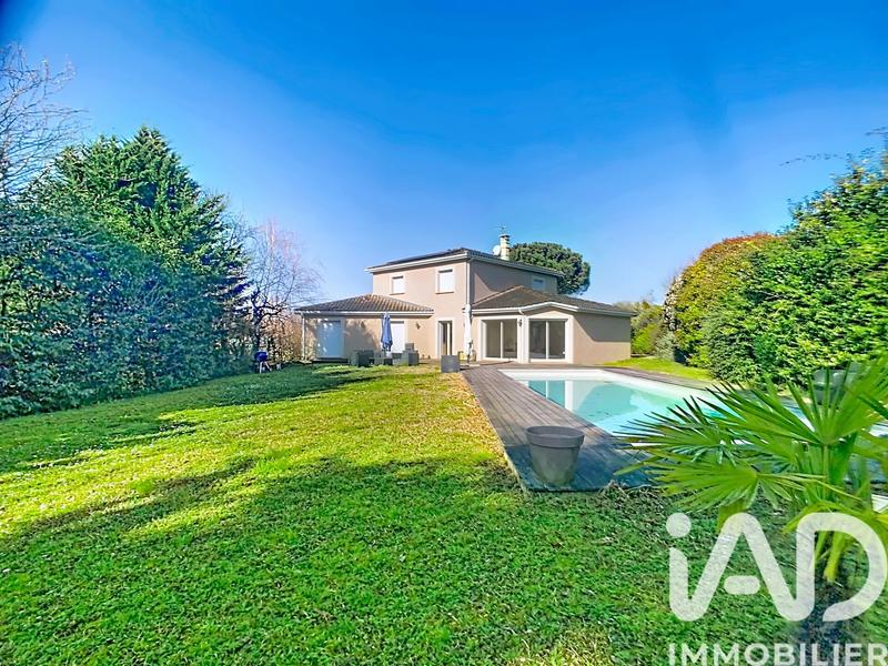 Maison - 224 m² - 7 pièces