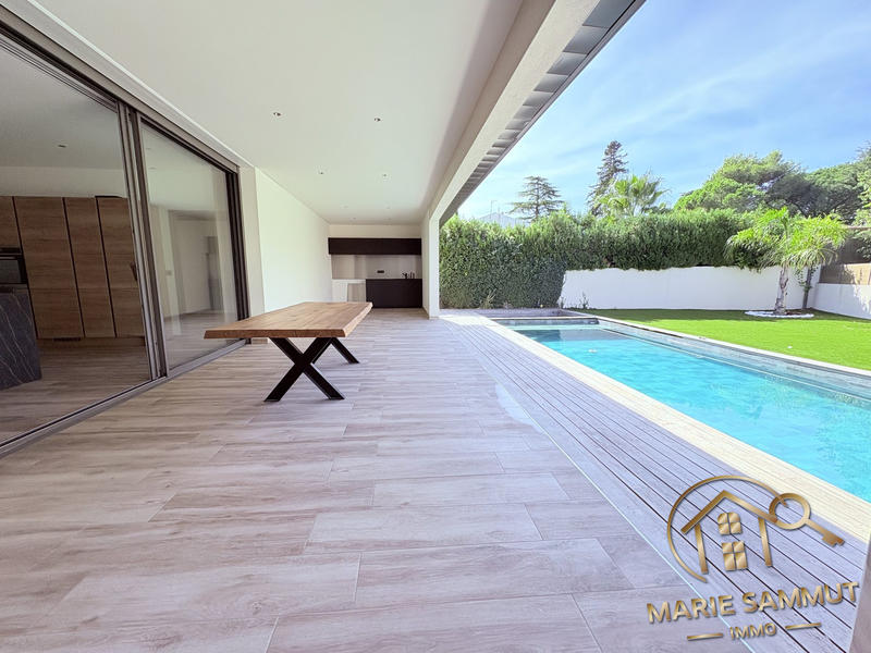 Maison - 229 m² - 7 pièces