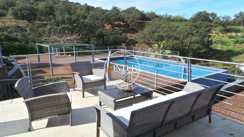 Villa - 250 m² - 8 pièces