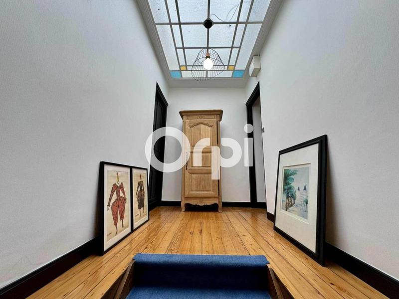 Maison - 228 m² - 7 pièces