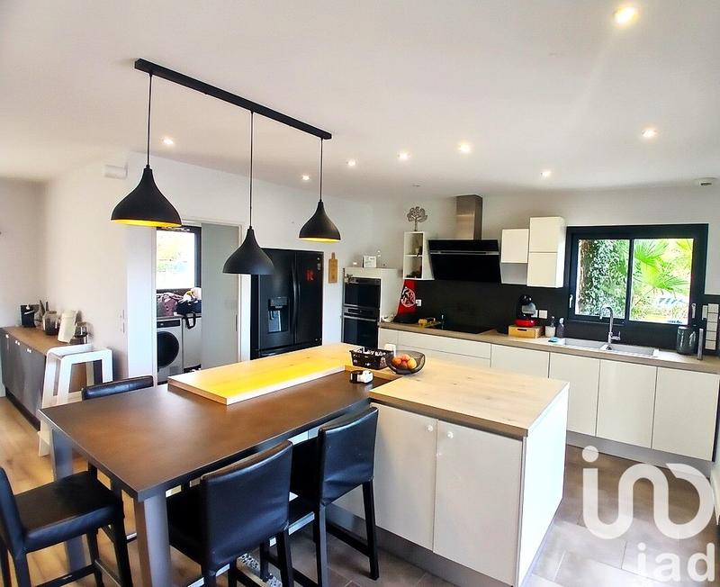 Maison - 177 m² - 7 pièces