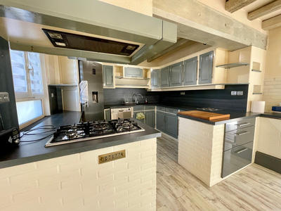 Maison - 210 m² - 7 pièces