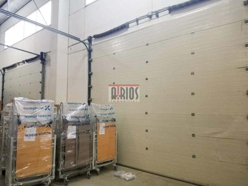 Entrepôt - 1 400 m²