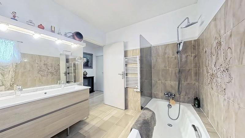 Appartement - 202 m² - 6 pièces