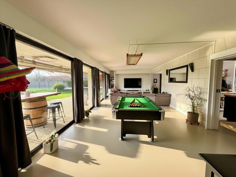 Maison traditionnelle - 183 m² - 7 pièces