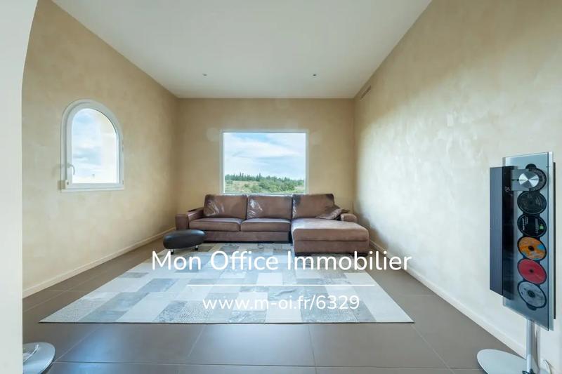 Propriété - 980 m² - 10 pièces