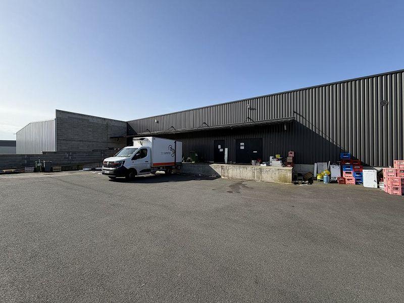 Local commercial - 645 m² - 4 pièces