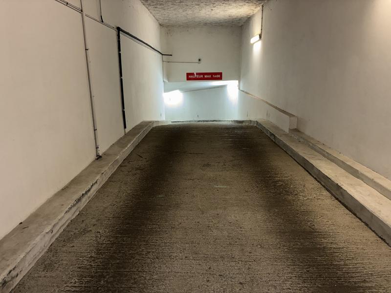 Parking / Garage - 12 m²