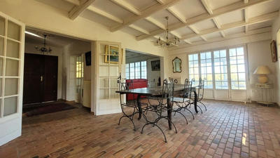 Maison - 220 m² - 7 pièces