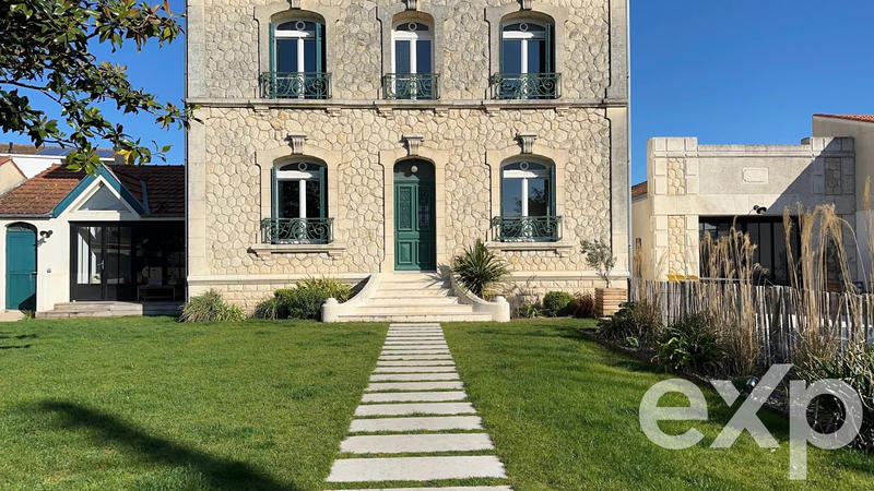 Maison - 199 m² - 8 pièces