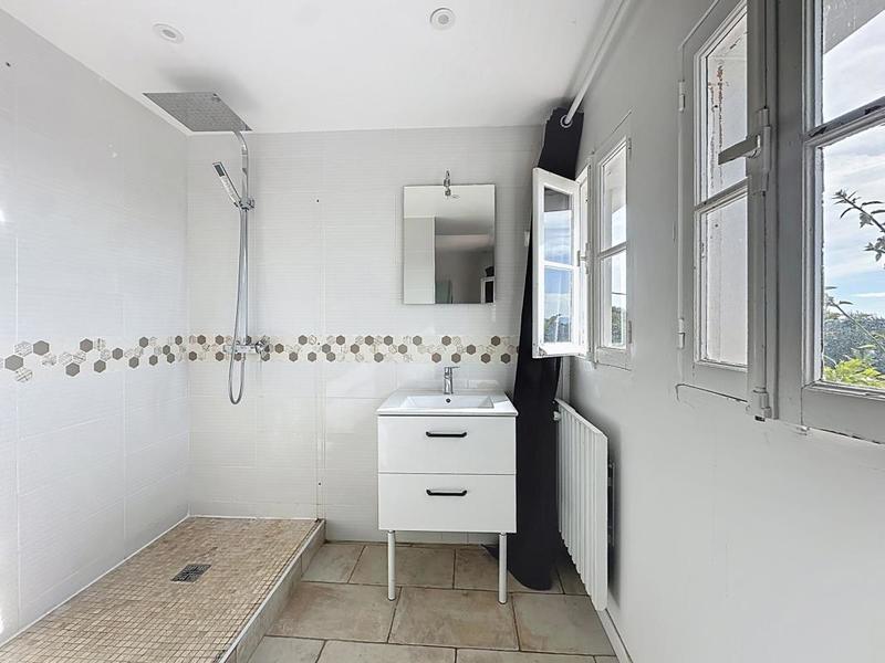 Mas - 350 m² - 6 pièces