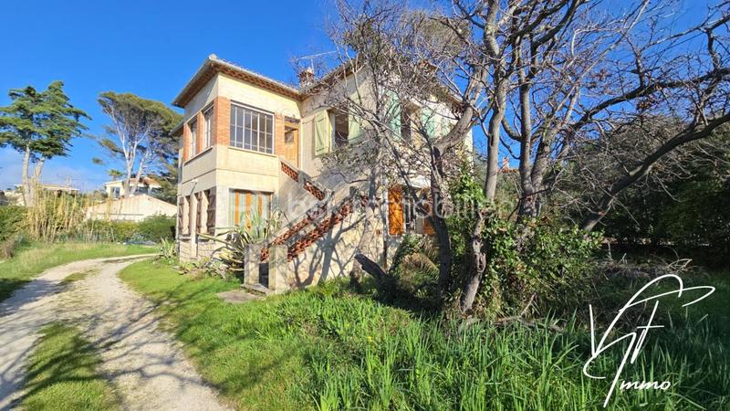 Maison - 202 m² - 9 pièces