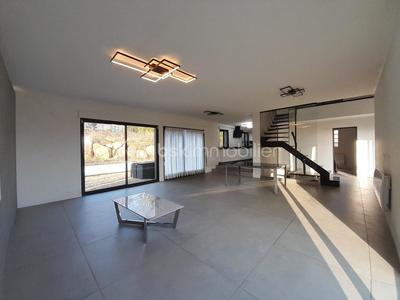 Maison - 163 m² - 5 pièces