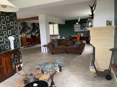 Propriété - 252 m² - 7 pièces