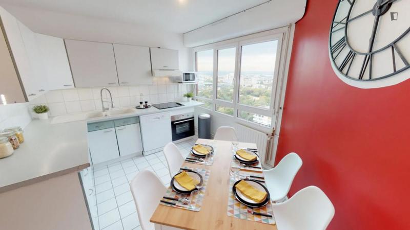 Chambre - 12 m² - 5 pièces