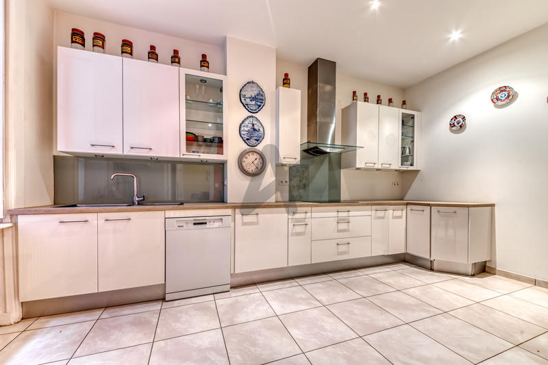 Appartement - 189 m² - 6 pièces