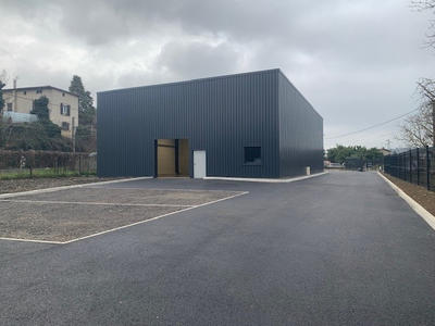 Local d'activité / Entrepôt - 174 m²