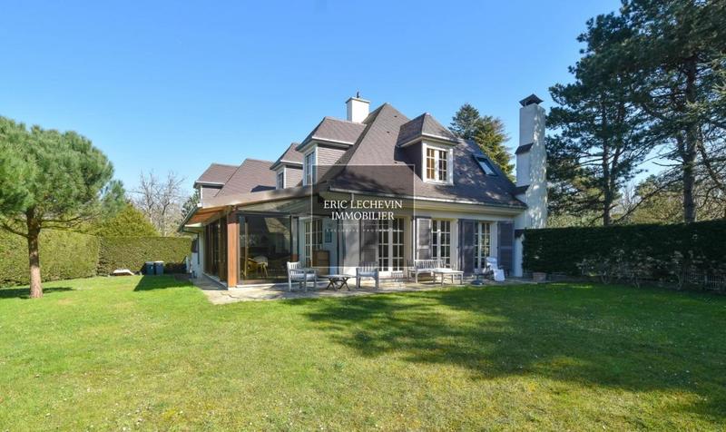 Villa - 200 m² - 10 pièces