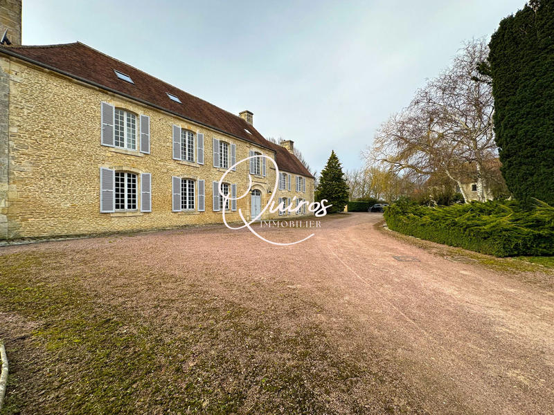 Maison - 287 m² - 10 pièces